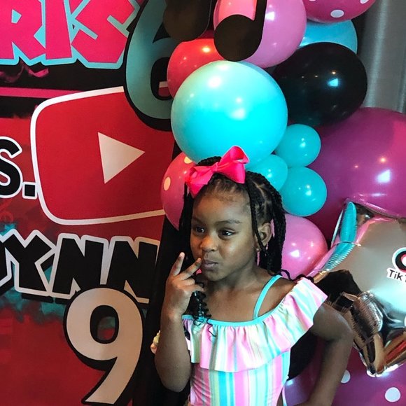 Meet your Posher, Sheila - Picture 1 of 1